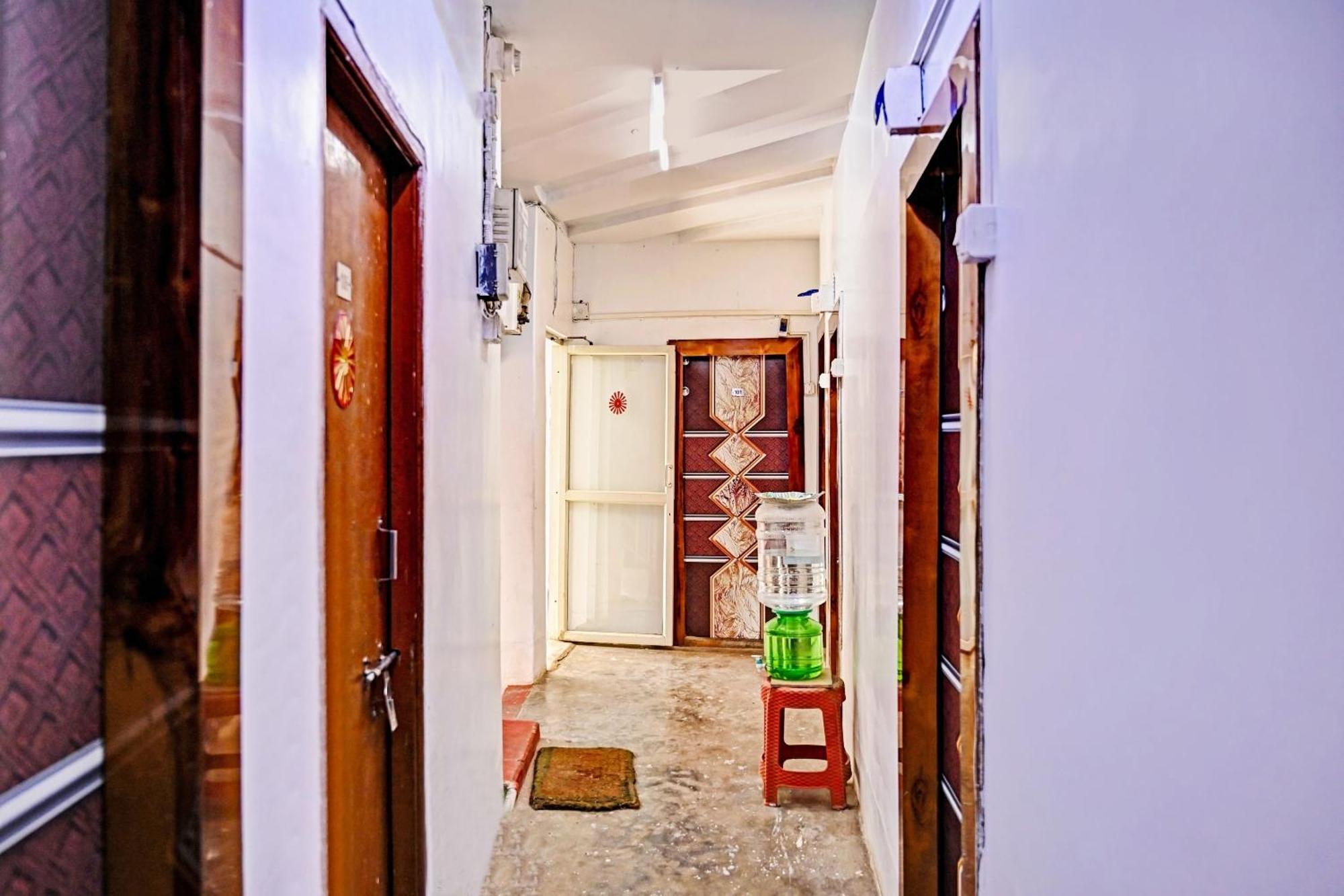 Hotel O Om Shanti Inn โกลกาตา ภายนอก รูปภาพ